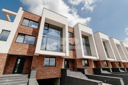 Townhouse, STĂUCENI