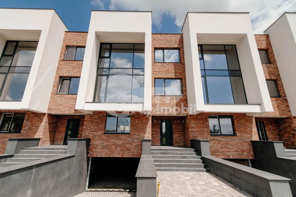 Townhouse, STĂUCENI