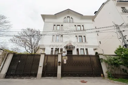 Oficiu, Centru, MOARA ROȘIE
