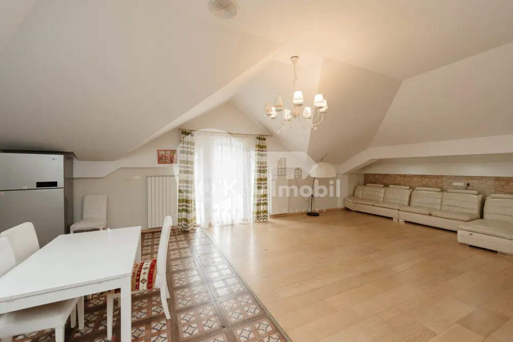 Oficiu, Centru, MOARA ROȘIE