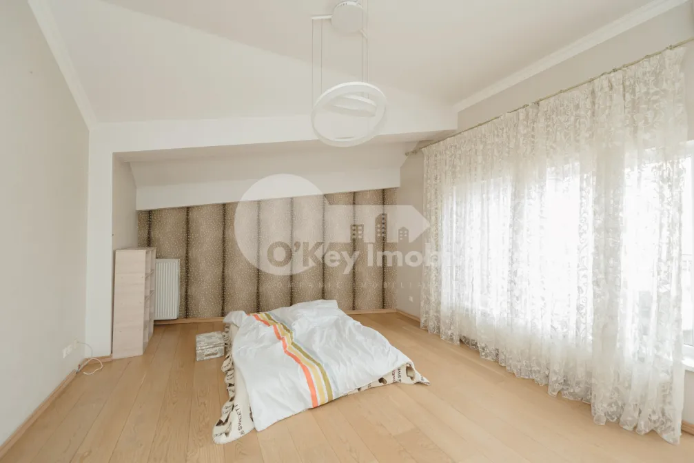 Oficiu, Centru, MOARA ROȘIE