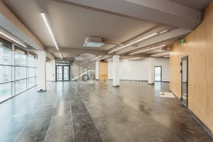 Spațiu comercial, STĂUCENI