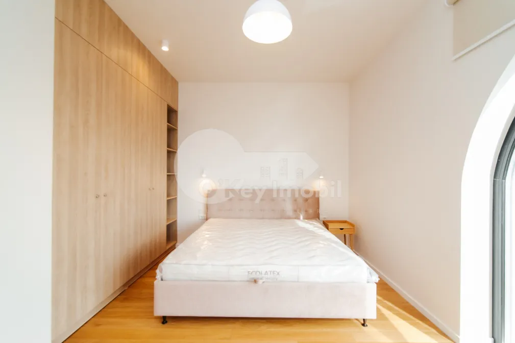 Casă, Centru, GEORGE MENIUC