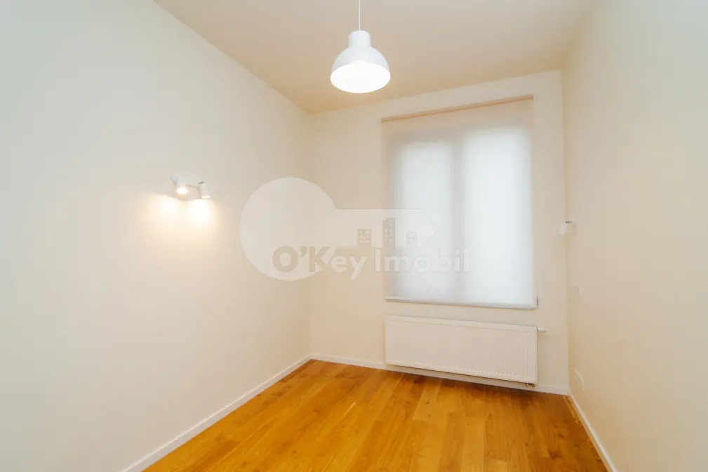 Casă, Centru, GEORGE MENIUC