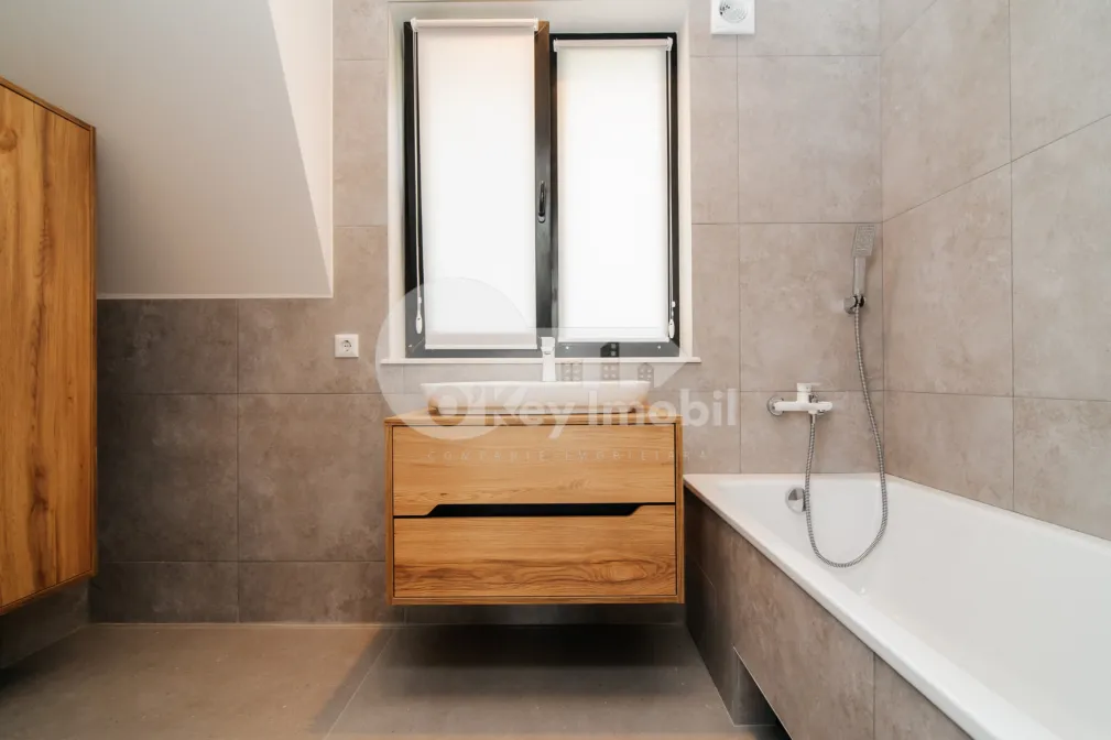 Casă, Centru, GEORGE MENIUC