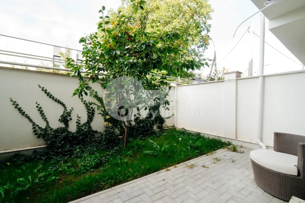 Casă, Centru, GEORGE MENIUC