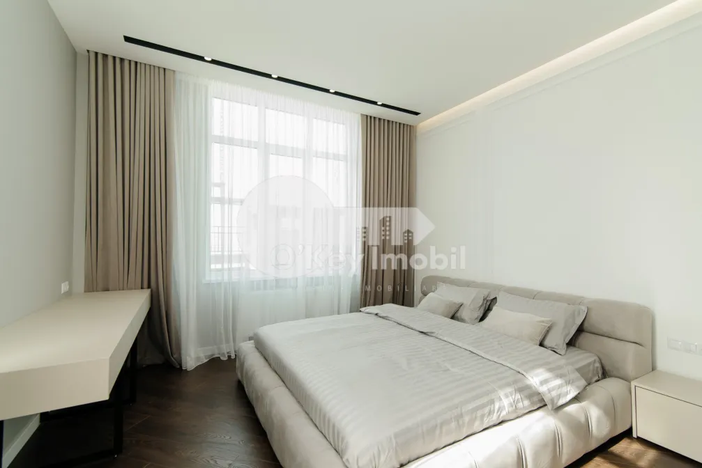 Penthouse, Centru, MELESTIU