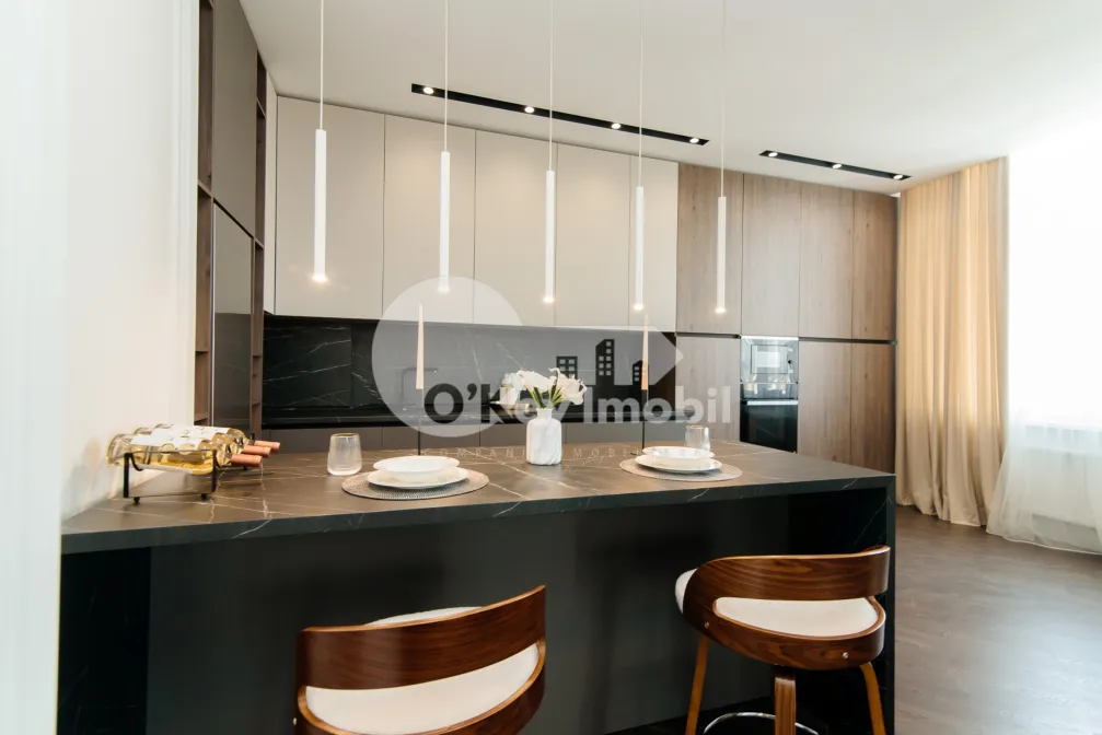 Penthouse, Centru, MELESTIU