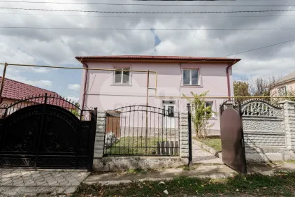 Casă, SURUCENI