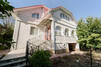 Casă, Durlești, VASILE ALEXANDRI