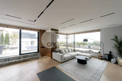 Penthouse, Centru, BUJORILOR