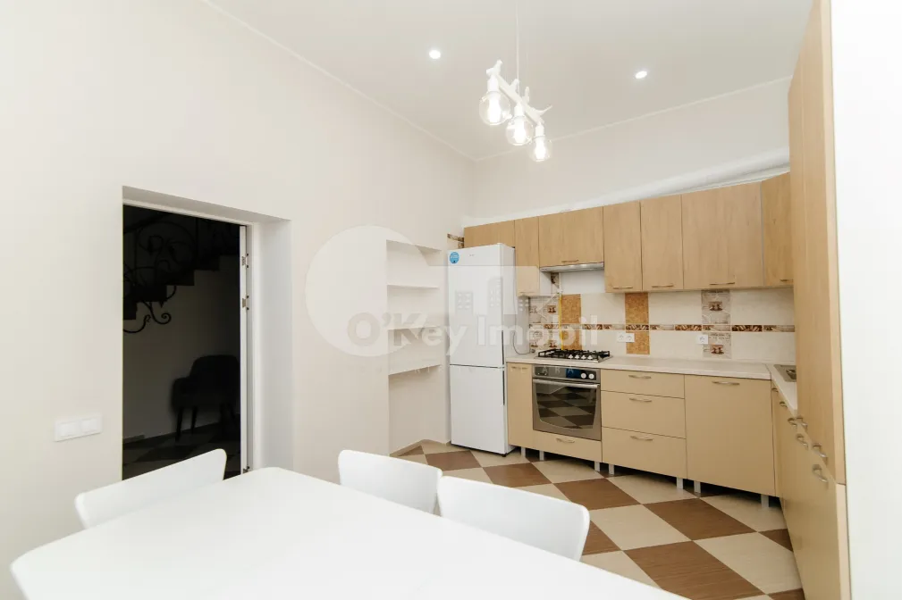 Casă, Centru, COJOCARILOR