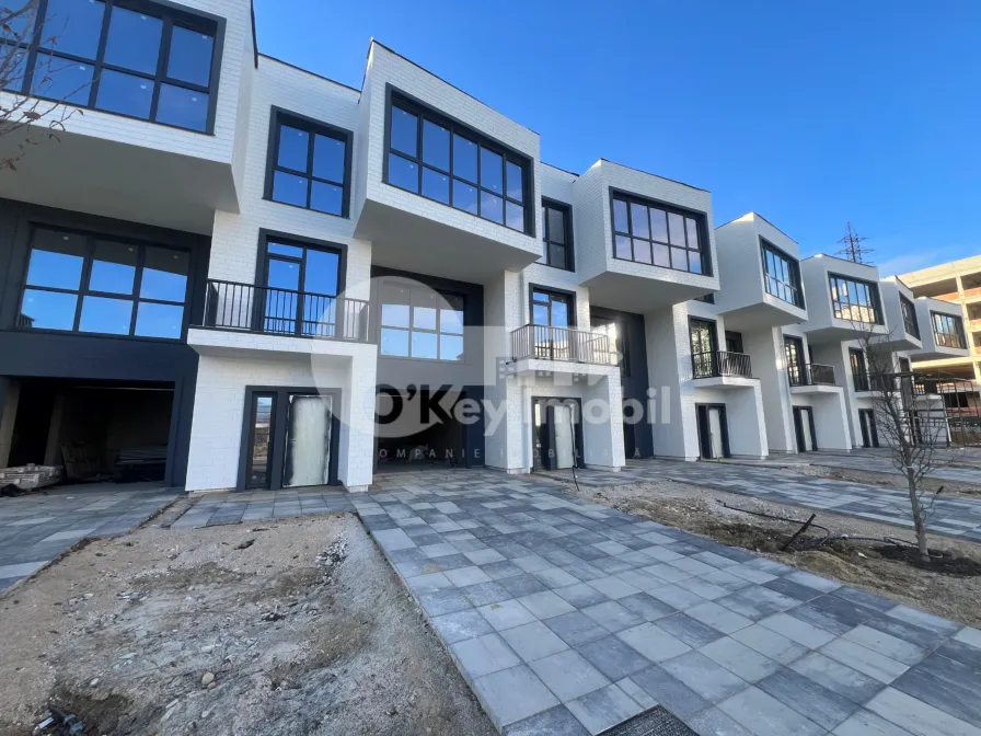 Townhouse,Buiucani, GHIOCEILOR