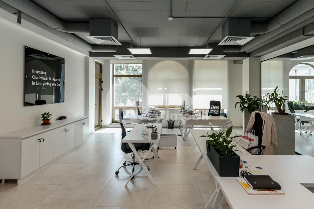 Oficiu, Centru, PETRU MOVILĂ