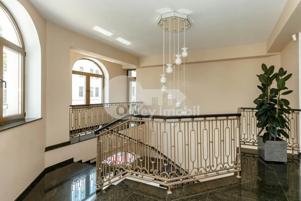 Oficiu, Centru, PETRU MOVILĂ