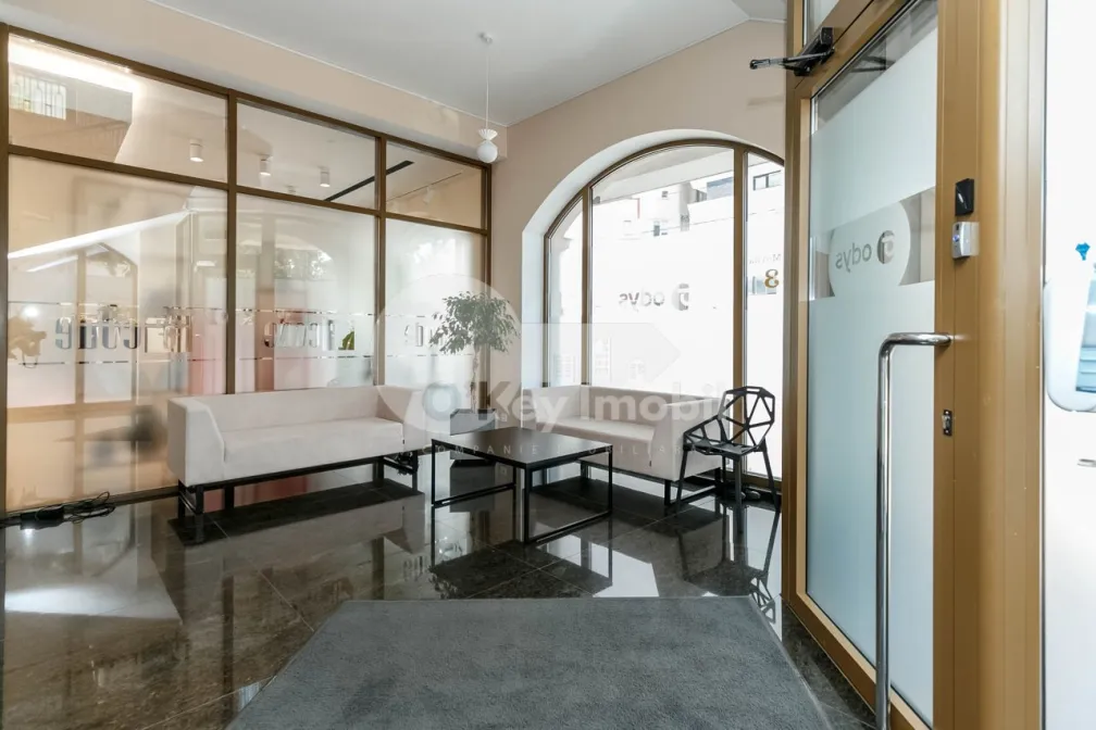 Oficiu, Centru, PETRU MOVILĂ