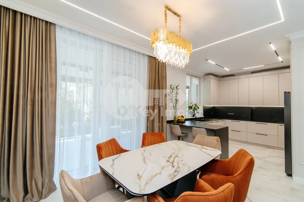 Casă, Botanica, PĂȘUNILOR