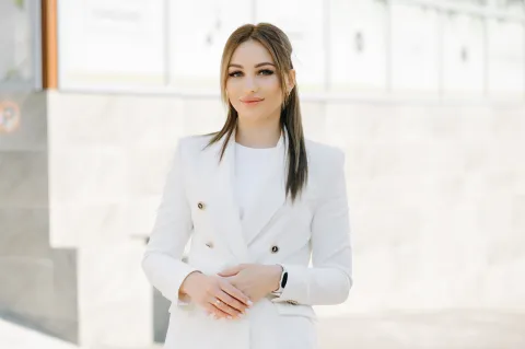Victoria B.