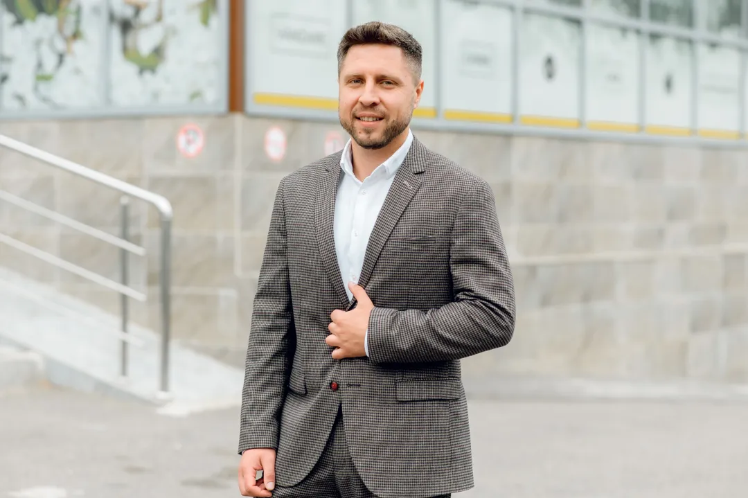 Vadim B.