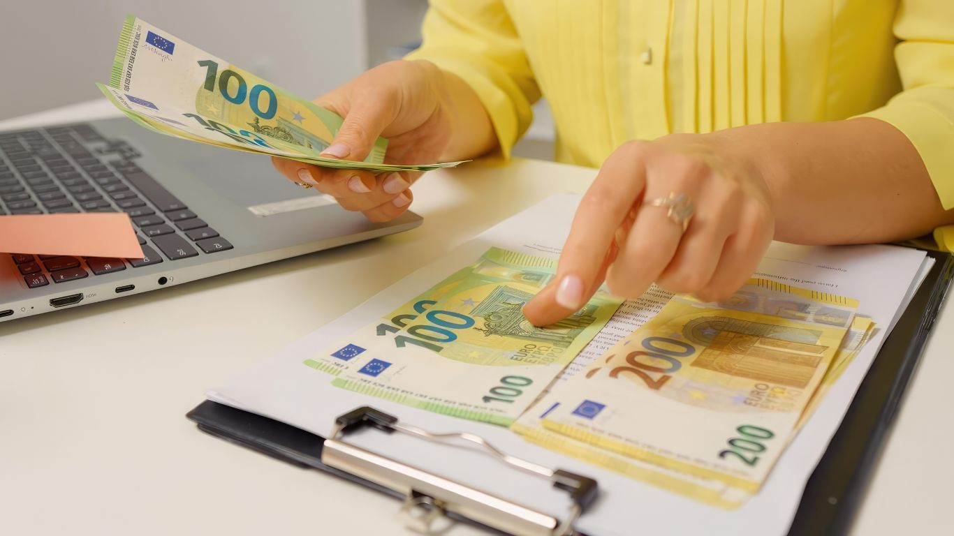 Din 2027, cumpărarea apartamentelor cu bani cash va fi și mai limitată. Ce trebuie să știe cumpărătorii?